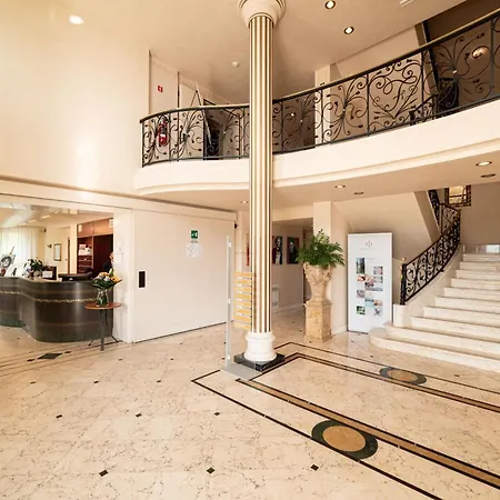 Phi Hotel Astoria-3