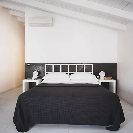 Casa Fola - City Centre Rooms-3