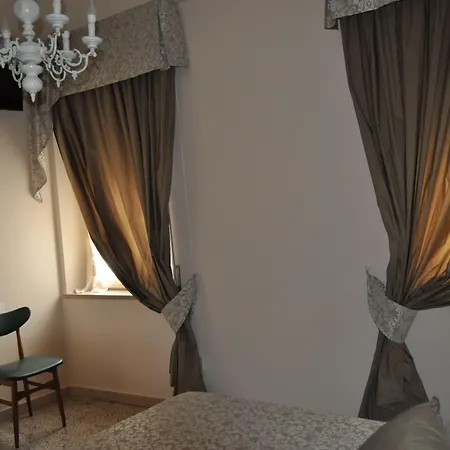 Le Finestre sul Borgo Rooms-3