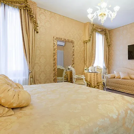 Canal View San Marco Luxury Rooms-3