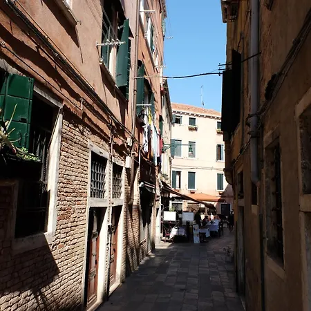 Stylish Self-Contained Room & Bath In Castello Between Biennale & San Marco-3
