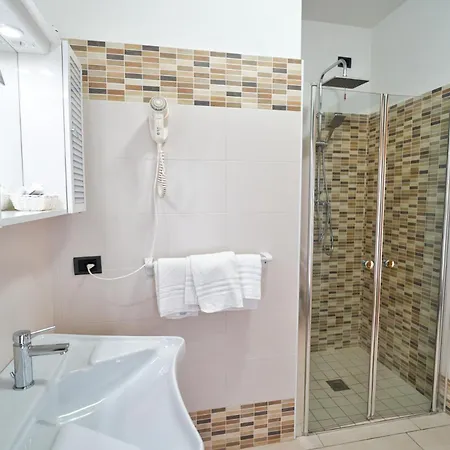 Hotel Ideal Sottomarina-3