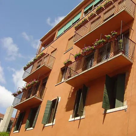 Guesthouse Alloggi Agli Artisti-3