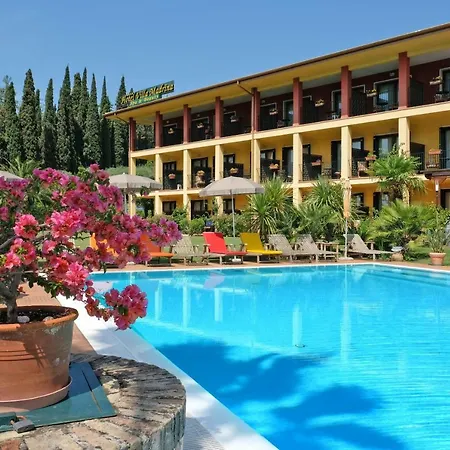 Villa Madrina Lovely And Dynamic Hotel-2