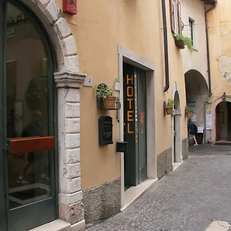 Hotel Modena Old Town-3