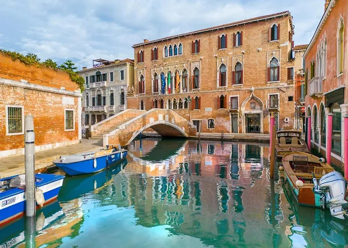 Venice Hotels With Jacuzzi in Room