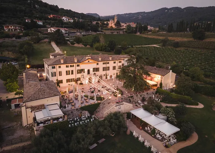 Hotels in Caprino Veronese