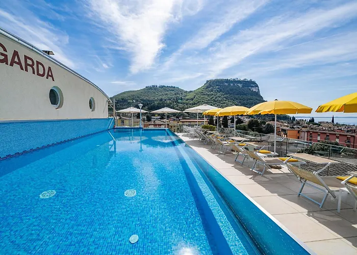 Sky Pool Hotel Sole Garda