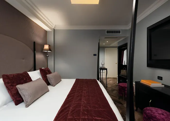 Hotéis perto de Castelo di Montorio