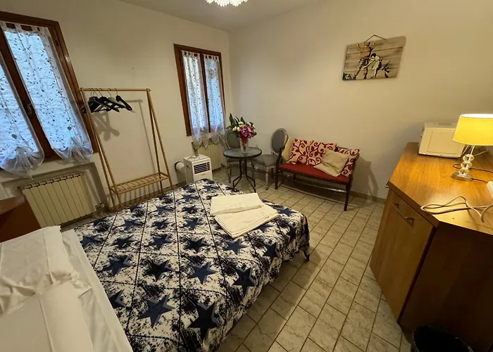 The Wolf House Greysclass Veneza