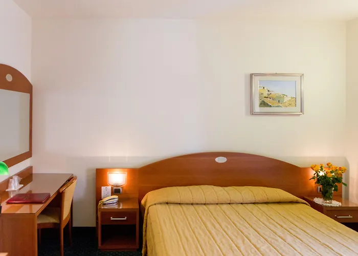 Hotel Capri Bardolino 3S