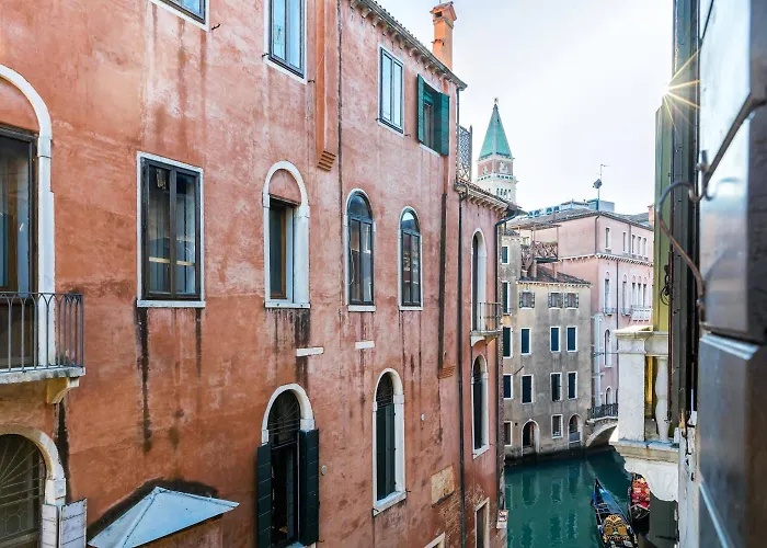 Luxury Venetian Rooms