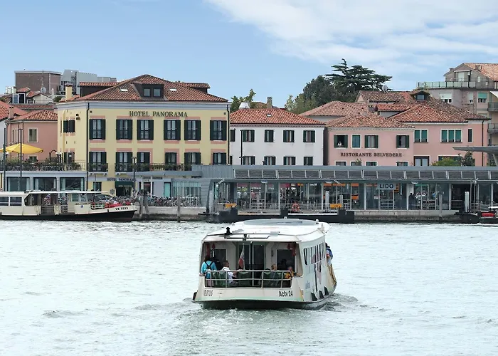 Lido di Venezia hotels near Rialto Bridge