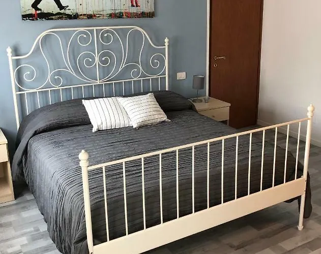 Irides Rooms A Un Passo Dai Parchi Divertimento Lazise