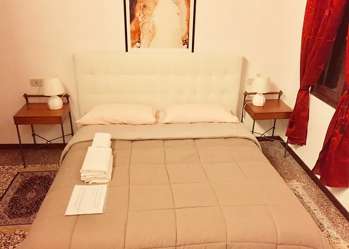 Treviso Vacation Rentals near Flughafen Niagara Falls International Airport (IAG)